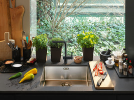 Kuhinjske-armature-2/ATLAS-NEO-FIK.IND.CRNA-ARMATURA-FRANKE_2