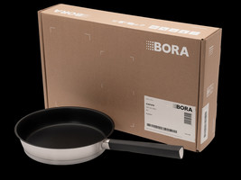 Posoda-in-pribor-1/bora_bratpfanne_kwpap8_mit_verpackung_schwarzx3000_rgb.2fd5e959